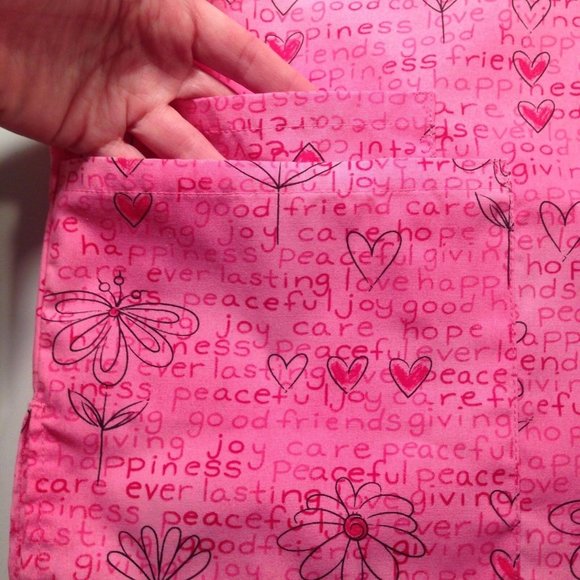 Scrub HQ Heart Flower Pink Valentine Women's Size XS V-Neck SS Words Scrubs - Picture 7 of 8